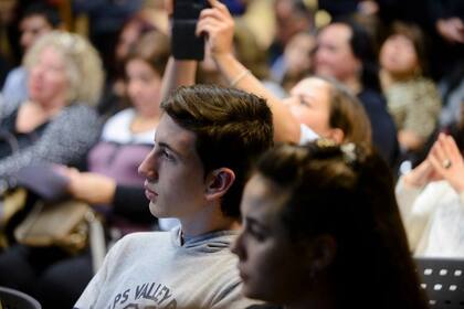 Jerónimo Batista Bucher y Tatiana Lustig Da Silva, con Guía de Egreso, un programa de acompañamiento para jóvenes durante su egreso de los hogares, fueron los dos ganadores del Premio al Emprendedor Joven.