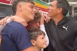 Jerónimo Dómina, delantero de Unión, con la familia y mientras hacía una videollamada con su madre