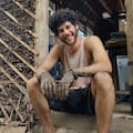 Jerónimo, el hijo de Julián Weich que se alejó de los lujos y construyó su propia casa hippie en Córdoba