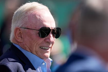 Jerry Jones amasó su fortuna de 20.000 millones de dólares gracias al negocio petrolero. Es también propietario de los Cowboys de Dallas