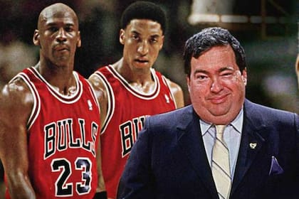 Jerry Krause, el controvertido manager de Chicago Bulls; detrás, las estrellas Michael Jordan y Scottie Pippen