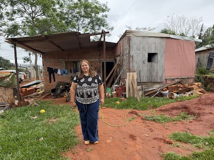 Jesica, una de las beneficiarias de los microcréditos de la Fundación Paraguaya y que aplica el Semáforo de la Pobreza. Su próxima meta, es construir un baño de material para su casa
