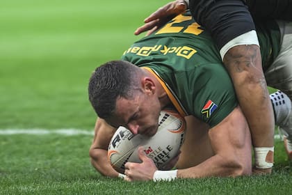 Jesse Kriel entierra la pelota: try