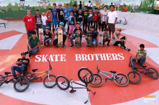A través del skate, buscan alejar a los jóvenes de las drogas y las pandillas