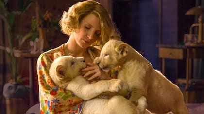 Jessica Chastain, en la piel de Antonia Abiska, quien salvó junto a su marido a 300 judíos del Holocausto en su zoológico