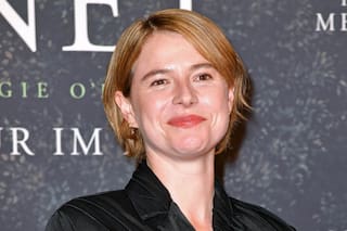 Una cita a ciegas, un ultimátum insólito y una hija en común: la historia de amor de Jessie Buckley