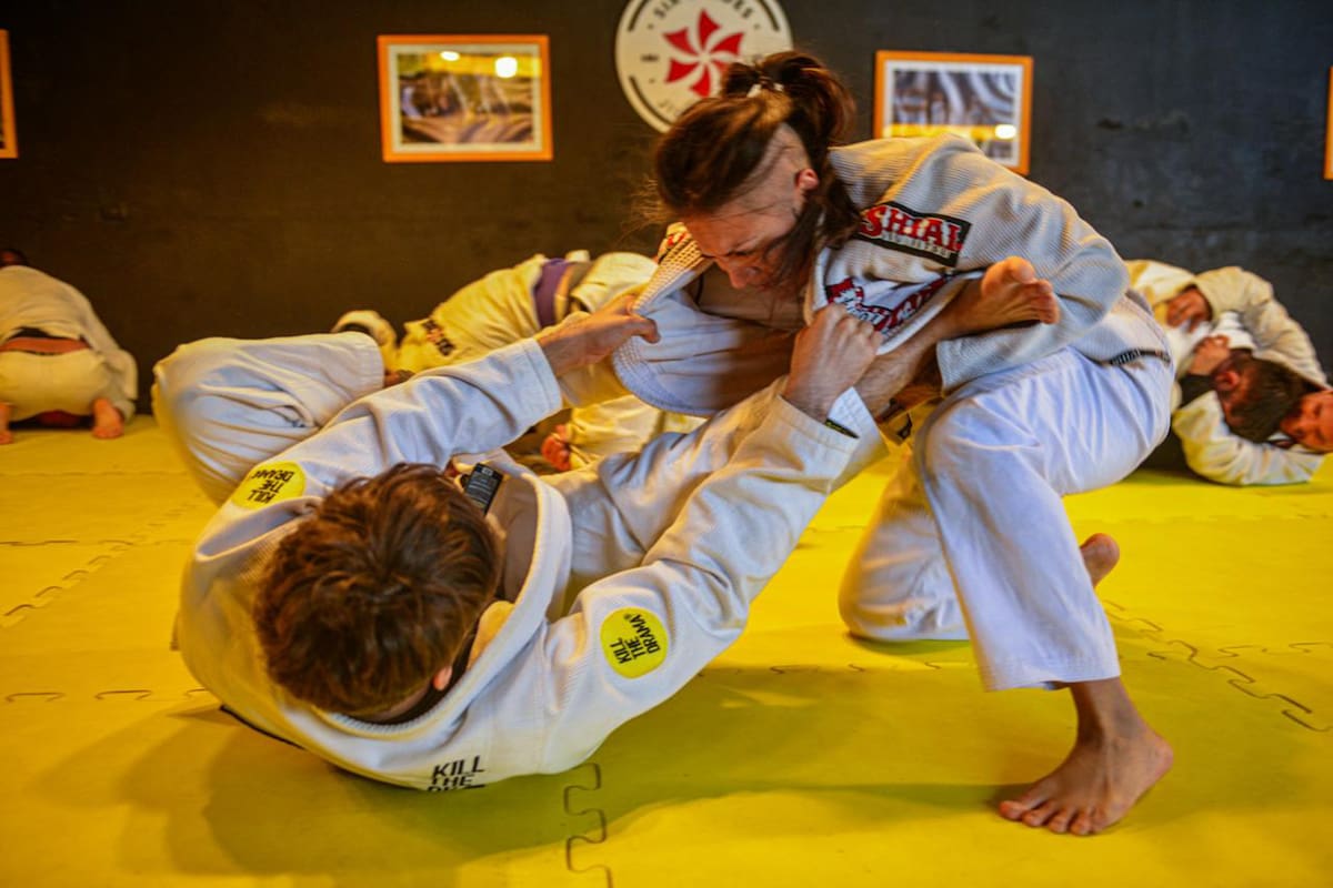 Jesús Vila y Facundo Sirimarco darán una clase abierta de jiu jitsu para principiantes el sábado 24 de octubre en Bienestar Fest