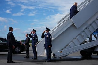 Jet qatarí reacondicionado vuela como Air Force One para el viaje de Trump a Dakota del Norte
