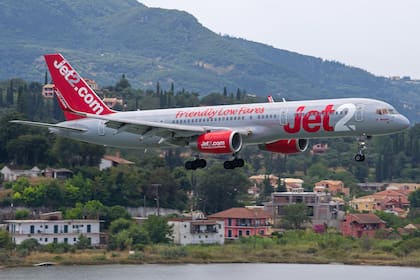 Error en el embarque deja a decenas de pasajeros viendo partir su vuelo.
