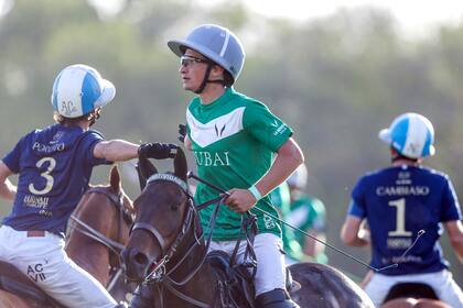 Jeta Castagnola y el saludo con su primo Poroto Cambiaso