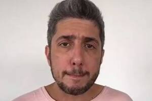 Jey Mammon realizó en su descargo lo que los especialistas en comunicación no verbal conocen como la Unidad de Acción N°8
