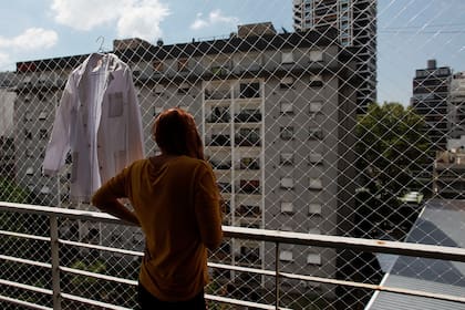 Jhannela Brito, venezolana, en su departamento de Buenos Aires en febrero de 2018, tras conocerse mejoras en los requisitos migratorios