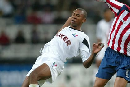 Jhon Viáfara vistiendo la camiseta de Once Caldas, equipo con el que se consagró campeón de la Copa Libertadores de 2004