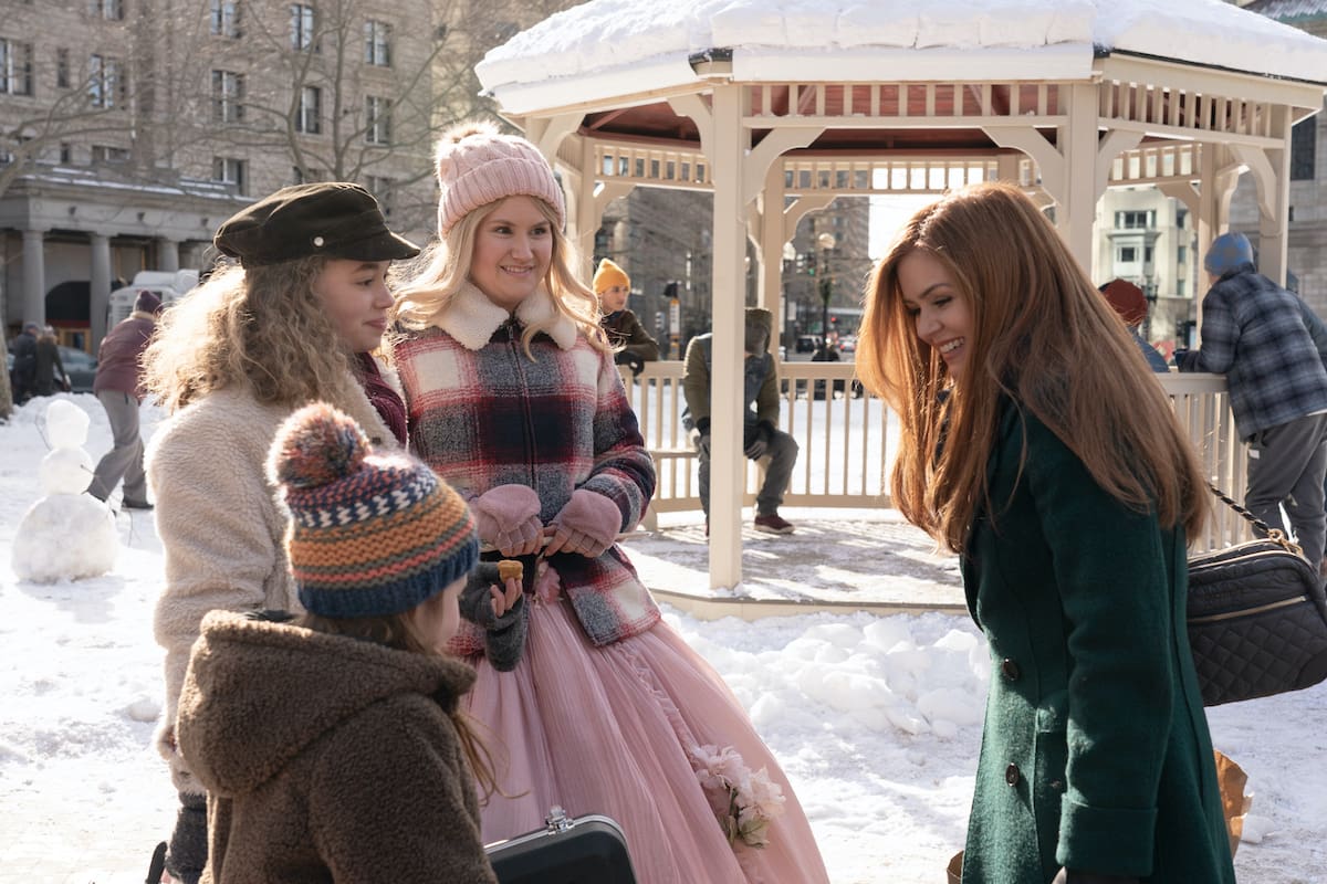 Jillian Bell, como el hada Eleanor; Isla Fisher como Mackenzie y Jillian Shae Spaeder y Willa Skye, como sus hijas