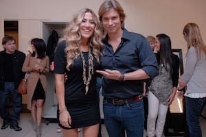 Jimena Barón junto a Carlos Baute, post-recital del venezolano