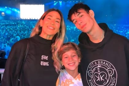 Jimena Barón junto a Gianluca, el hijo mayor de Daniel Osvaldo tras el show de Bizarrap