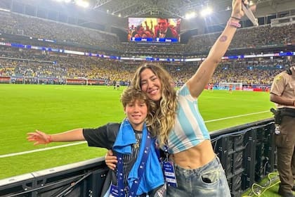 Jimena Barón reveló el tenso momento que vivió con Momo en el aeropuerto de Miami (Foto: Instagram @jmena)