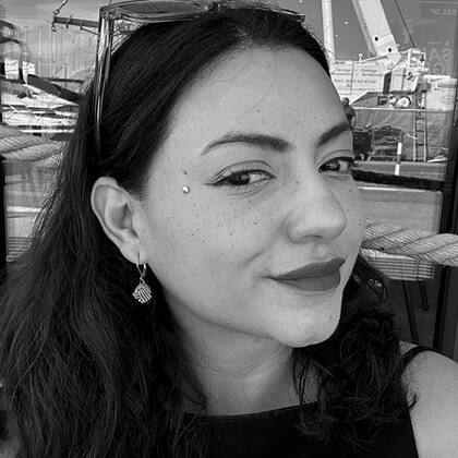 Jimena Gómez: “El algoritmo de TikTok es el más avanzado, es el que más rápido aprende, el que más rápido optimiza y que entrega contenidos a sus usuarios basado en sus intereses. Y algo que todas las redes sociales no han podido hacer, pero que TikTok sí, es entender que la gente cambia, y que esos cambios en sus búsquedas no son de años o semanas, son de horas”