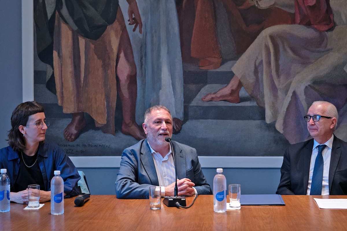 Jimena Pautasso, Ricardo Manetti y Sergio Baur, en la sede de la Academia Nacional de Bellas Artes