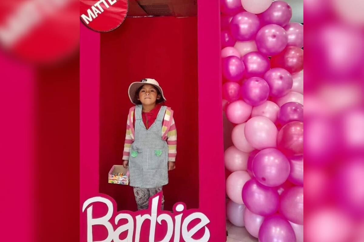 Jimena se volvió viral por posar como Barbie (Foto Facebook Galo Sanchez)