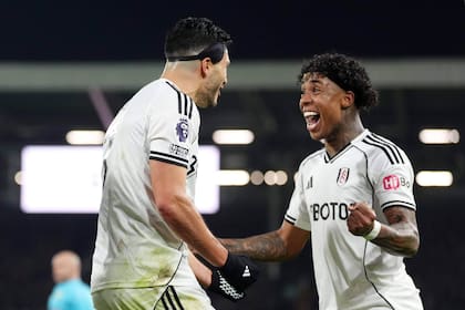 Jiménez convierte otro penal para dar triunfo a Fulham sobre Nottingham Forest