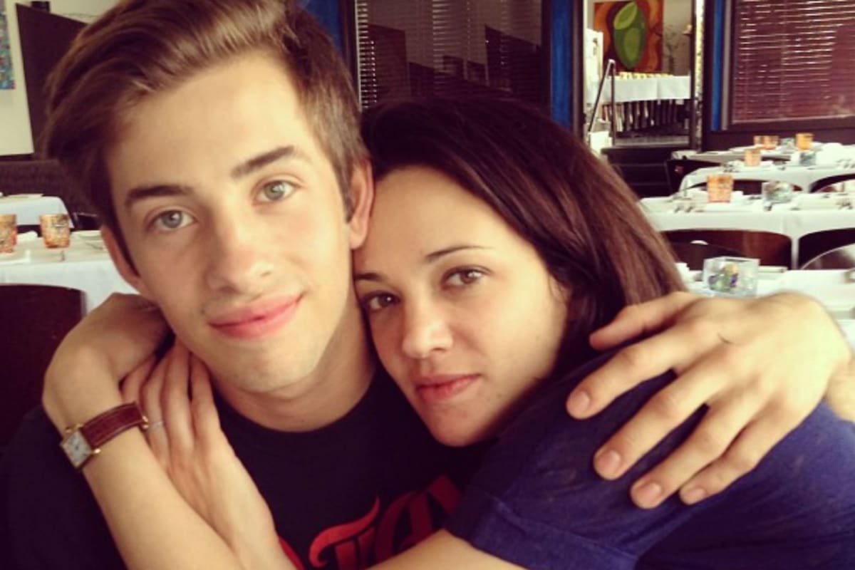 Jimmy Bennett junto a Asia Argento en mayo del 2013