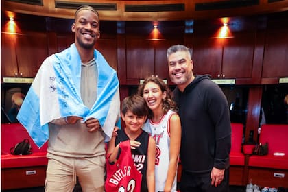 Jimmy Butler, figura de la NBA, le cumplió el sueño a Felipe Velázquez y su familia