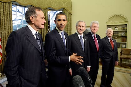 Jimmy Carter (derecha) junto a sus sucesores George H.W. Bush, Barack Obama, George W. Bush y Bill Clinton, en una foto de 2009