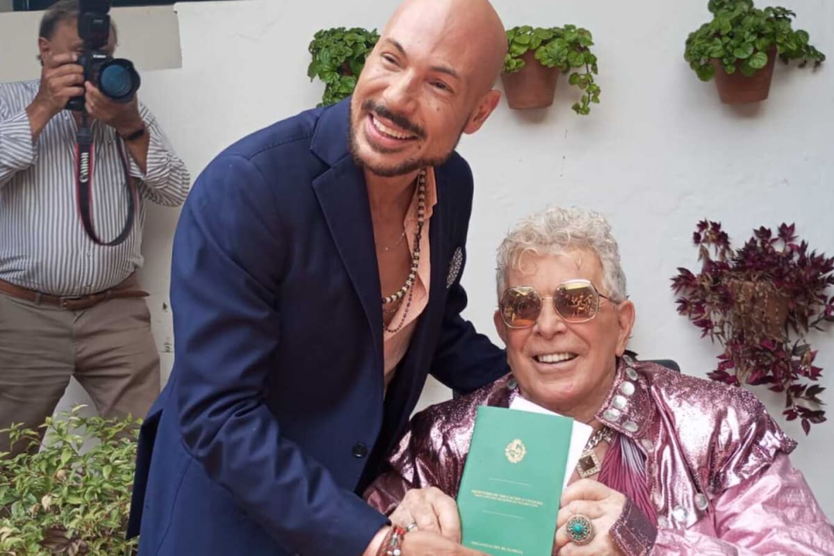 Jimmy Castilhos y Carlos Perciavalle muestran orgullosos su libreta de matrimonio