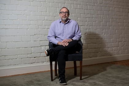 Jimmy Wales, fundador de Wikipedia, considera que Twitter y Facebook gestionaron "muy, muy mal" la campaña de desinformación trumpista desde hace mucho tiempo