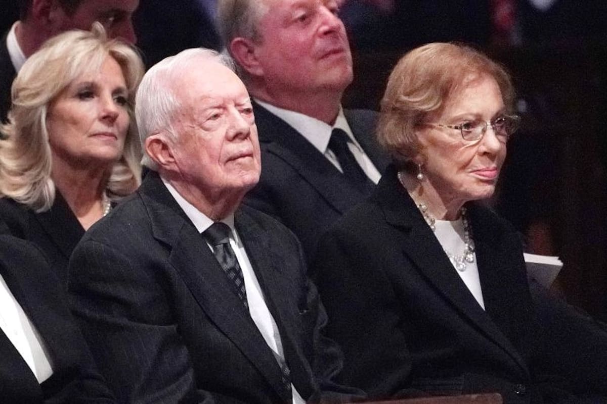 Jimmy y Rosalynn Carter (con Jill Biden y el exvicepresidente Al Gore detrás) en el funeral del expresidente George H.W. Bush en 2018.