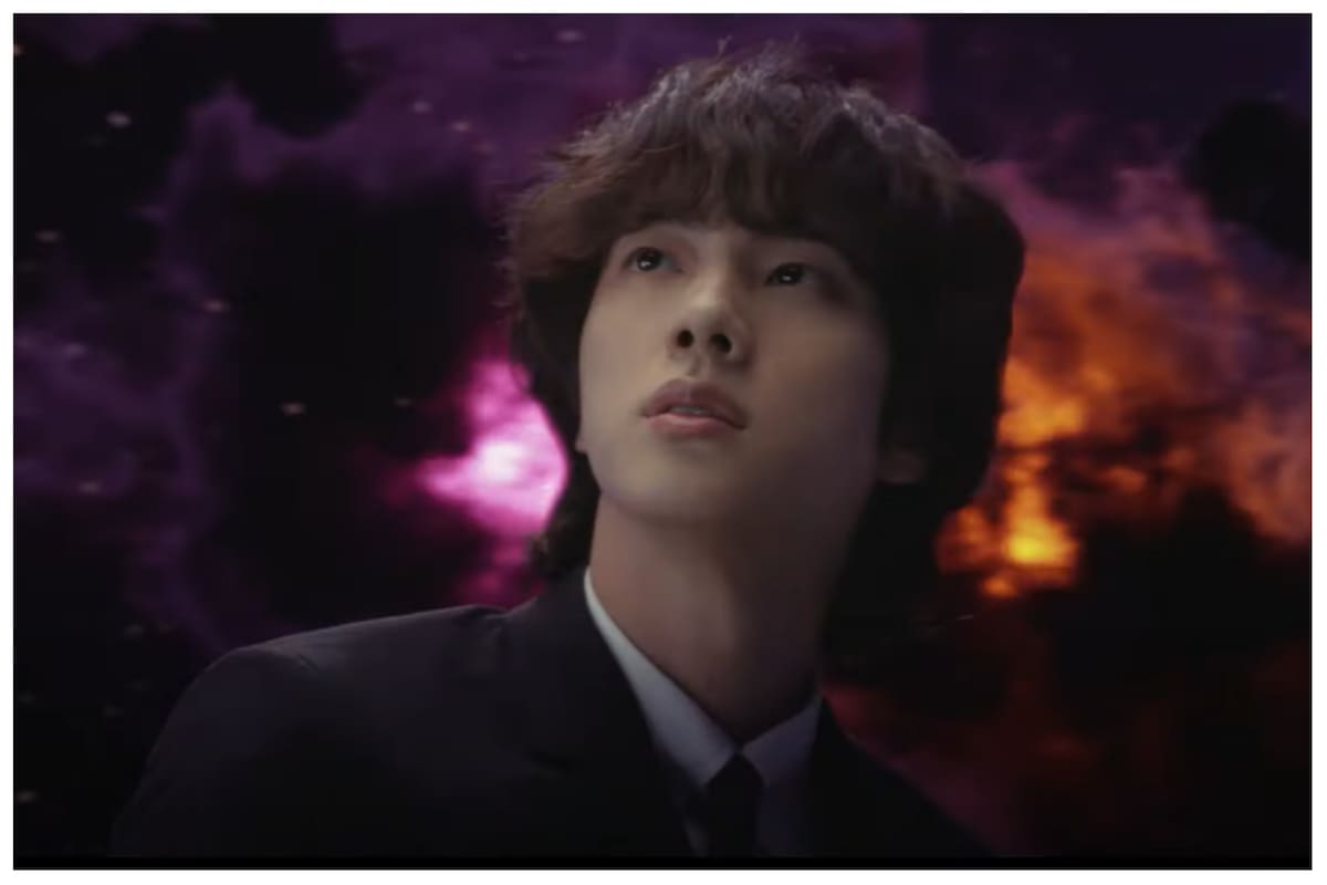 Jin de BTS estuvo hace poco en Buenos Aires y compartió escenario con Coldplay; cantaría en la apertura del Mundial