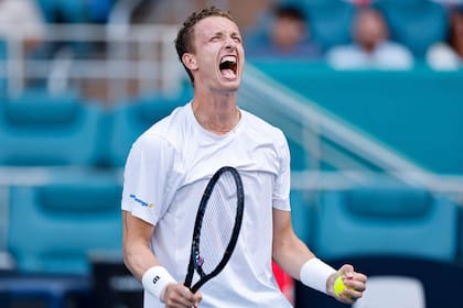 Jiri Lehecka jugará por el título en el Miami Open tras su triunfo sobre Arthur Fils; el checo no cedió su servicio en todo el torneo hasta aquí