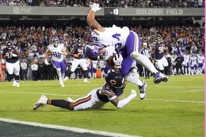 J.J. McCarthy brilla en su debut mientras los Vikings vencen 27-24 a los Bears