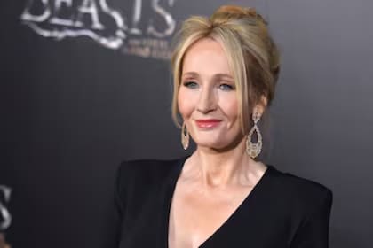 J.K. Rowling empezó 2026 con un debate gramatical en redes