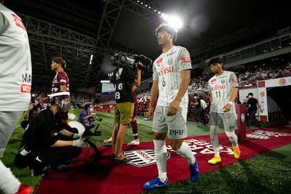 La entrada de Kawasaki Frontale al campo de juego