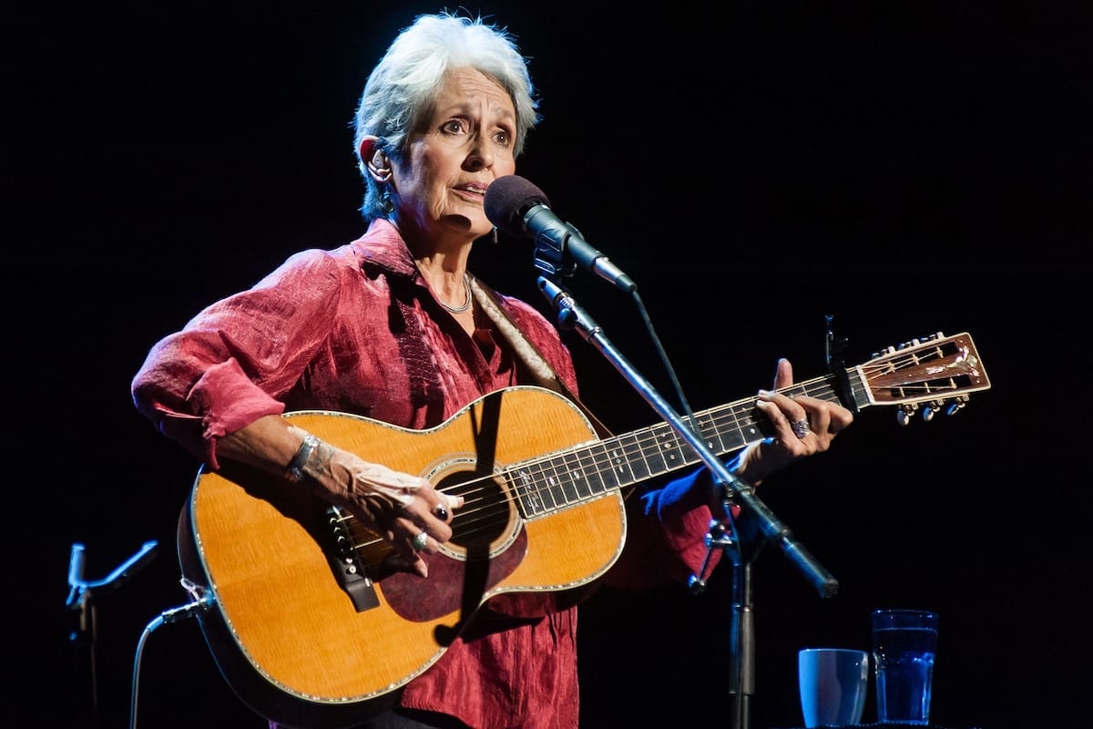 Joan Baez le dijo adiós a los escenarios anoche en Madrid