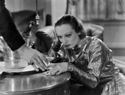 Joan Crawford, en una escena del film Grand Hotel