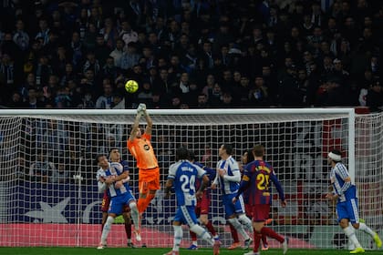 Joan García minimiza la hostilidad en su regreso al Espanyol en victoria del Barcelona