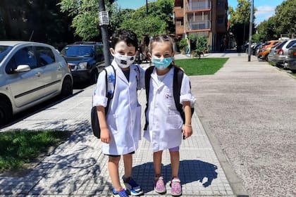 Joan y Chloe son mellizos y esta semana empezaron primer grado