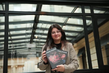 Joana Marcús vino a Buenos Aires para presentar su bilogía "Extraños"