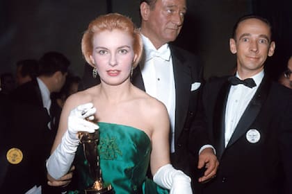 Joanne Woodward después de recibir su Oscar en 1958