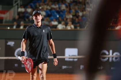 João Fonseca, frustrado en el court Guga Kuerten, no logró superar la barrera de los octavos de final del Río Open: cayó frente al peruano Ignacio Buse