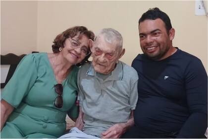 João Marinho Neto tiene 112 años y es el hombre más longevo del mundo