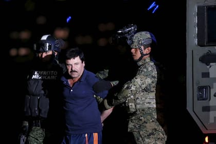 Joaquín Chapo Guzmán, escoltado por fuerzas de seguridad en 2016