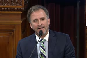 El senador libertario Benegas Lynch tiene una empresa que vende tierras a extranjeros