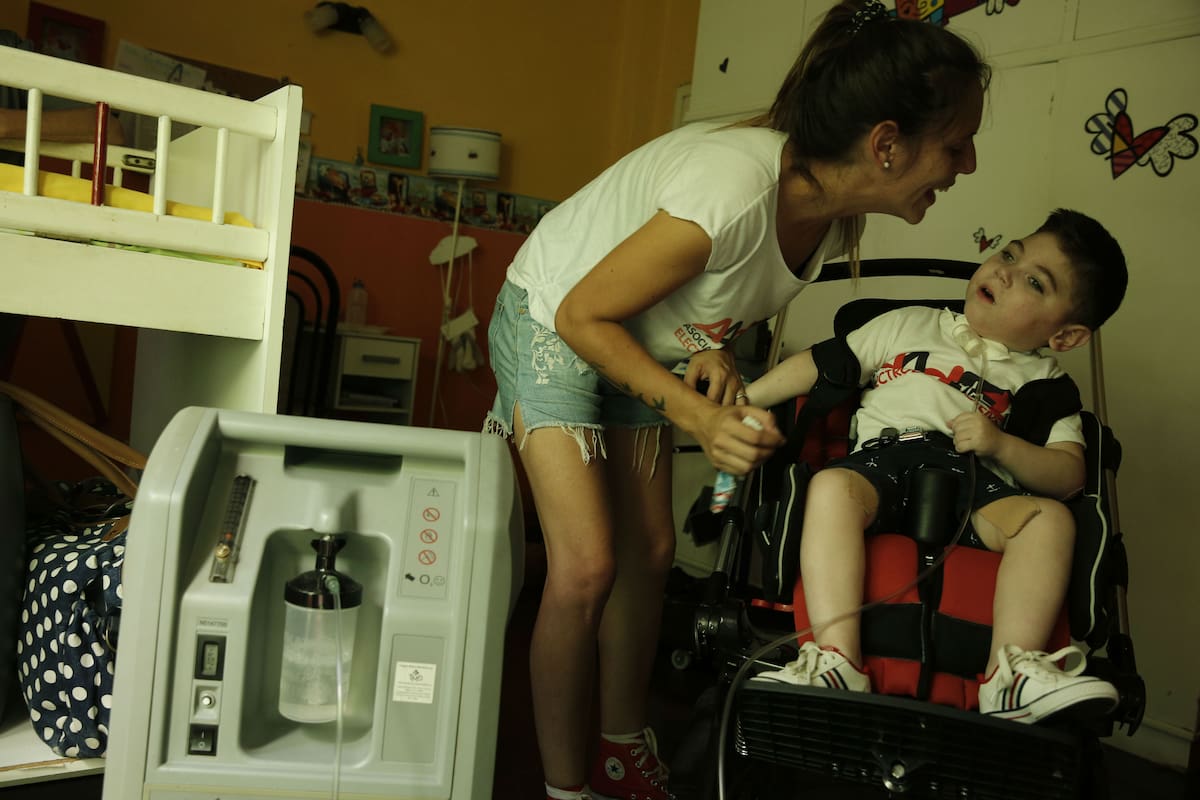 Joaquín, con su mamá Maira