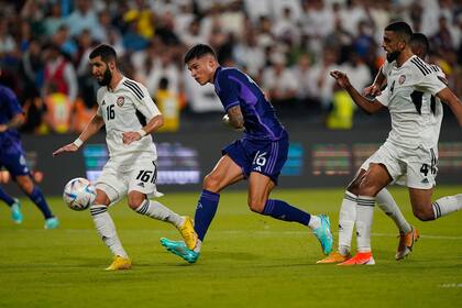 Joaquín Correa marcó el quinto gol ante Emiratos Árabes Unidos, pero terminó con molestias