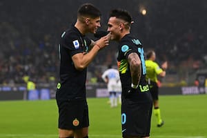 Joaquín Correa y Lautaro Martínez, dos argentinos que se entienden a la perfección y que este domingo tratarán de revalidar el título de campeón de la Serie A italiana para Inter, frente a Sampdoria.