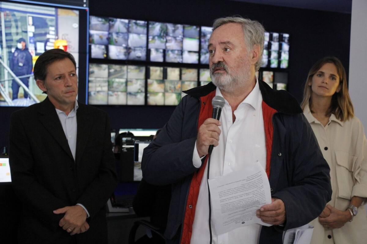 Joaquín de la Torre y el intendente de San Miguel, Jaime Méndez, en la presentación del proyecto de la policía municipal
